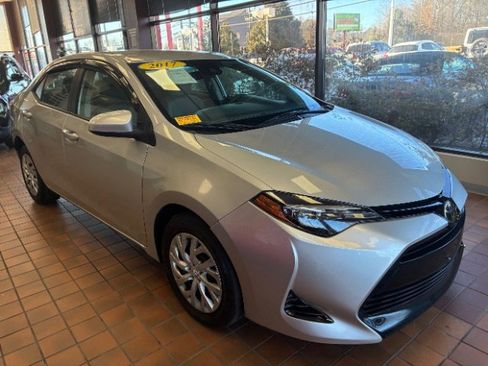 Used 2017 Toyota Corolla LE image 1