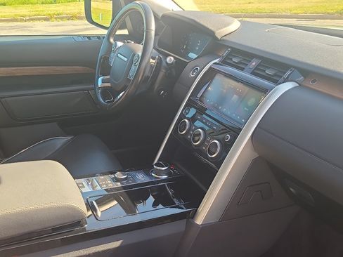 Used 2018 Land Rover Discovery HSE AWD/4WD image 29