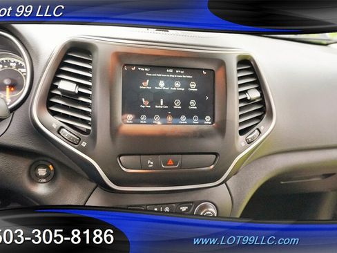 Used 2019 Jeep Cherokee Latitude Plus w/ Cold Weather Group AWD/4WD image 21