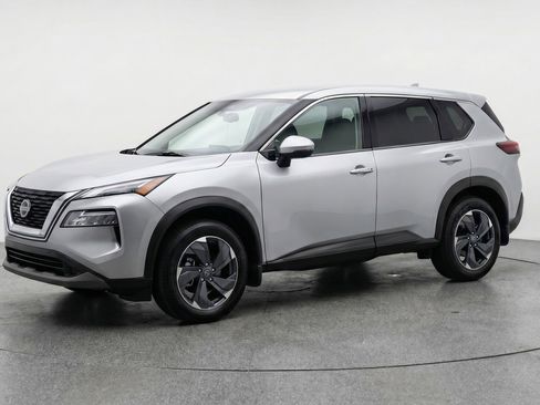 Used 2025 Nissan Rogue SV image 3
