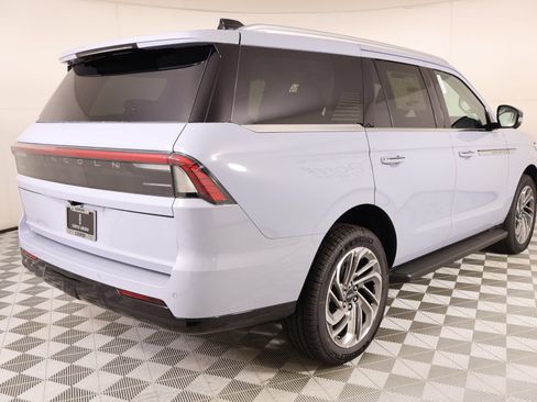 New 2026 Lincoln Navigator Premiere AWD/4WD image 22