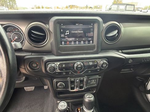 Used 2021 Jeep Wrangler Unlimited Sport image 31