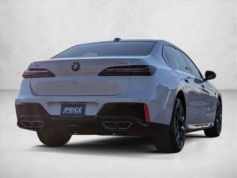 Used 2023 BMW 760i xDrive image 5