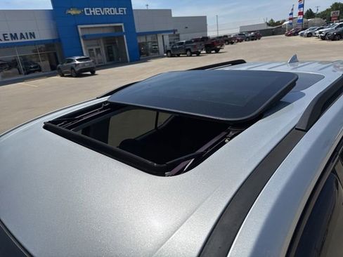Used 2019 Chevrolet Traverse Premier w/ Redline Edition FWD image 3