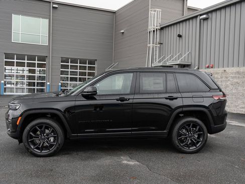 New 2025 Jeep Grand Cherokee Limited image 5