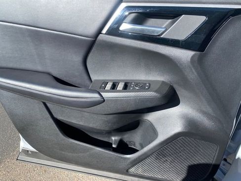 Used 2024 Mitsubishi Outlander SE image 14