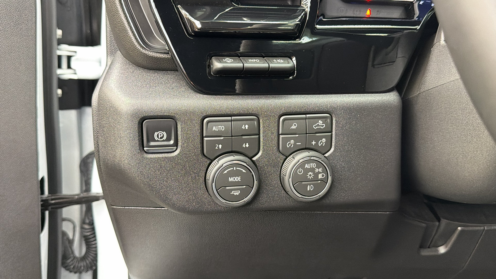 Used 2026 Chevrolet Silverado 2500 ZR2 w/ LPO, Dark Essentials Package AWD/4WD image 24