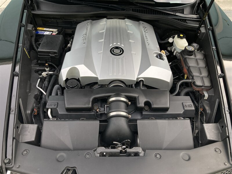 Used 2009 Cadillac XLR RWD image 33