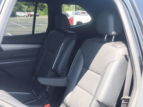 Used 2025 Buick Enclave Preferred AWD/4WD image 25