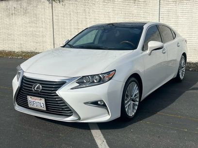 Used 2017 Lexus ES 350 w/ Luxury Package