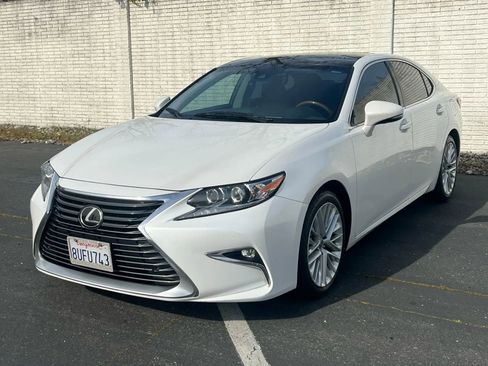 Used 2017 Lexus ES 350 w/ Luxury Package image 1