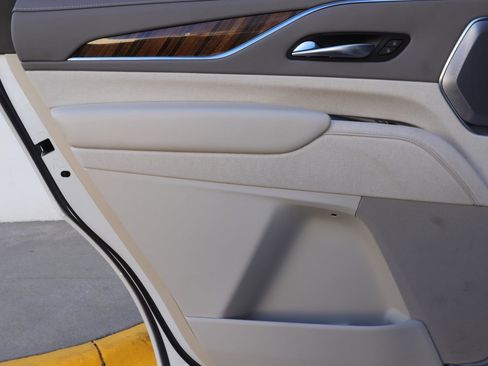 Used 2021 Cadillac Escalade Premium Luxury Platinum image 10