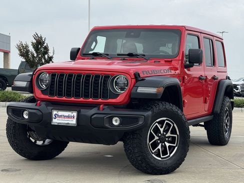 Used 2025 Jeep Wrangler Unlimited Rubicon AWD/4WD image 2