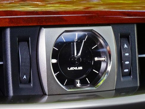 Used 2016 Lexus LX 570 4WD w/ Luxury Package image 36