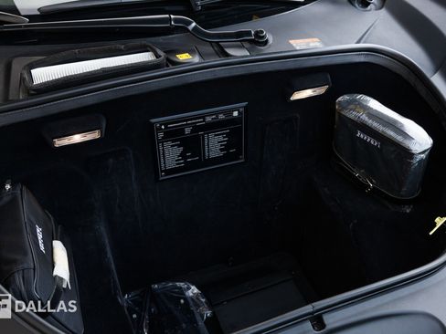 Used 2021 Ferrari F8 Tributo image 31