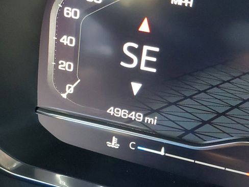 Certified 2024 GMC Yukon SLT w/ SLT Luxury Package image 14