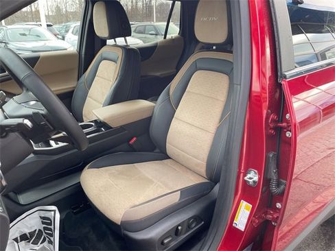 Used 2025 Chevrolet Equinox ACTIV w/ Safety and Technology Package image 20