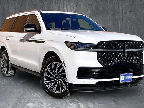 Used 2025 Lincoln Navigator Black Label image 3