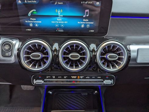 Used 2020 Mercedes-Benz GLB 250 4MATIC image 23