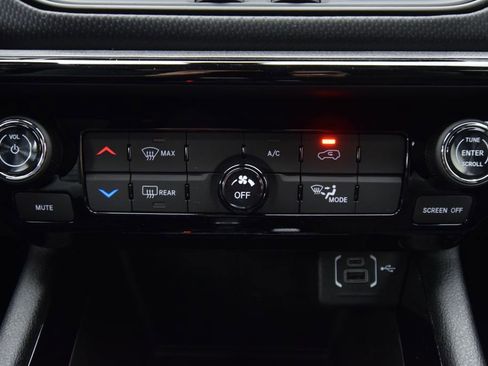 New 2026 Jeep Compass Latitude image 21