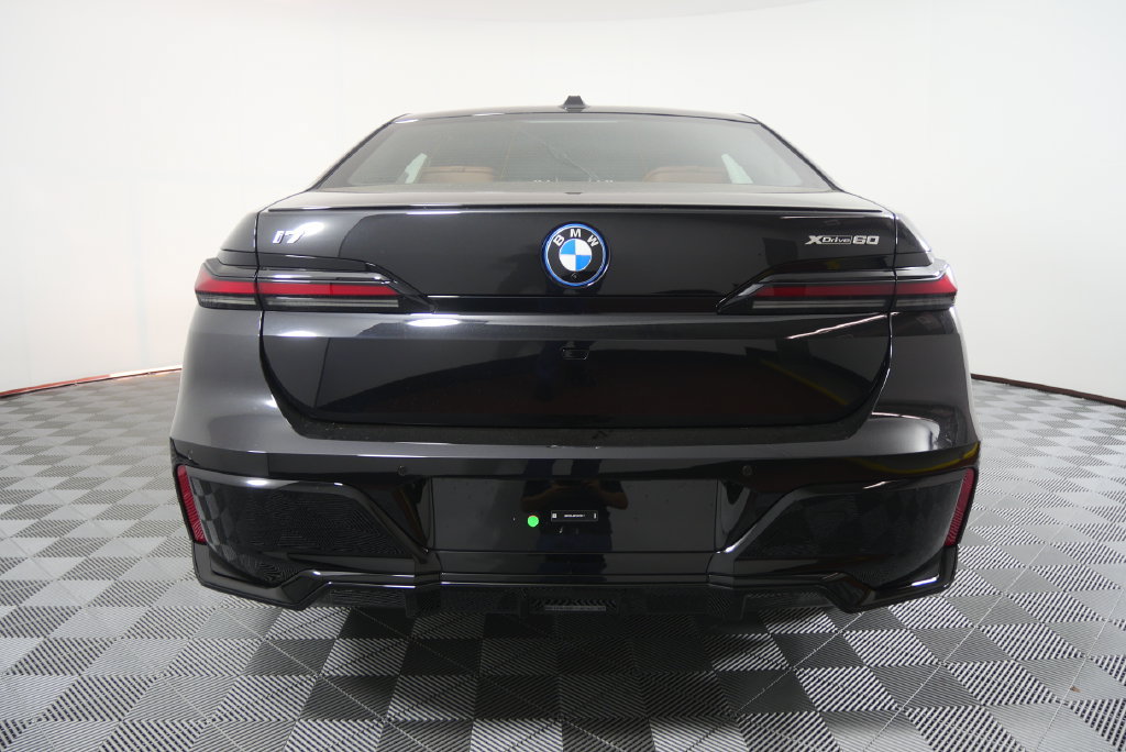Certified 2026 BMW i7 xDrive60 w/ Executive Package AWD/4WD image 4