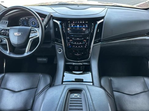 Used 2018 Cadillac Escalade Platinum AWD/4WD image 3