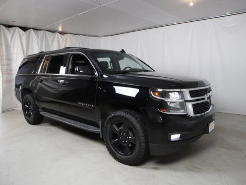 Used 2018 Chevrolet Suburban LT image 1