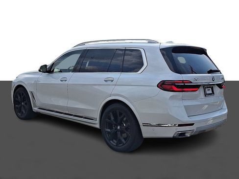 Used 2025 BMW X7 xDrive40i w/ Premium Package AWD/4WD image 5