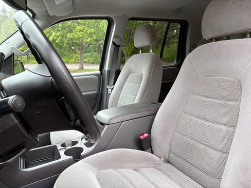 Used 2005 Ford Explorer Sport XLT image 10