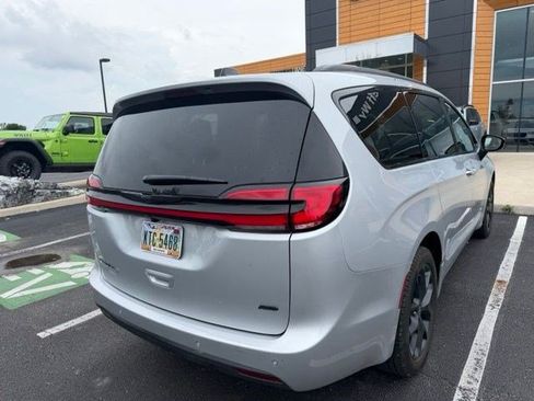 Used 2026 Chrysler Pacifica Select w/ S Appearance Package AWD/4WD image 9