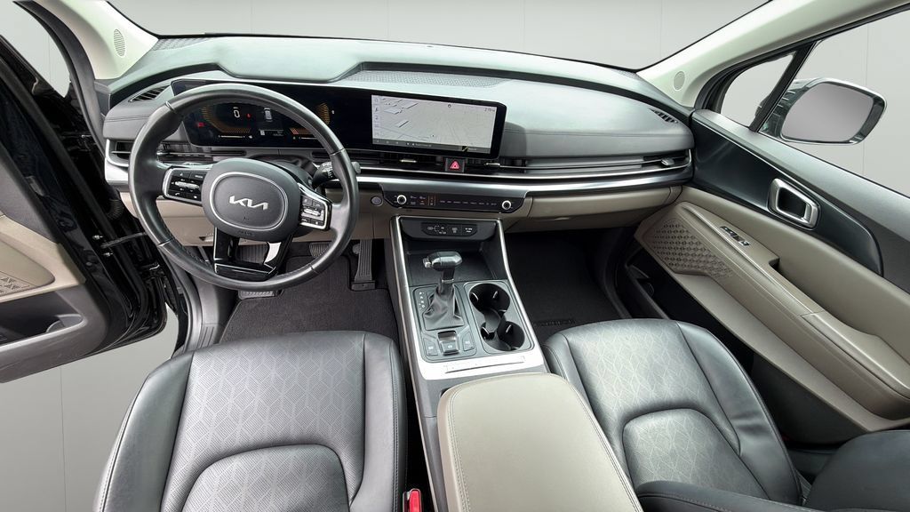 Used 2025 Kia Carnival FWD image 20