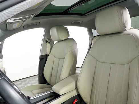 Used 2021 Audi e-tron Prestige w/ Prestige Package image 5