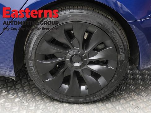 Used 2023 Tesla Model 3 Standard Range image 8