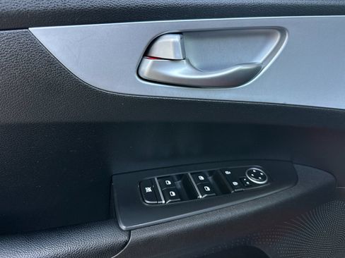 Used 2023 Kia Forte LXS w/ LXS Technology Package FWD image 10