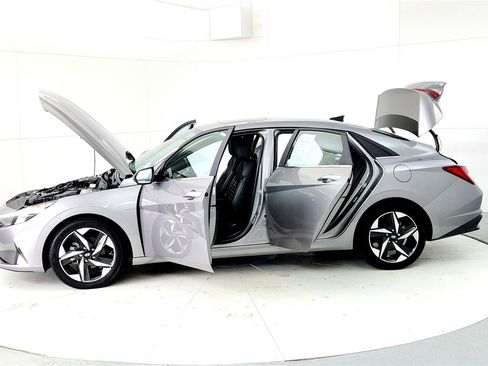 Used 2023 Hyundai Elantra Limited FWD image 9