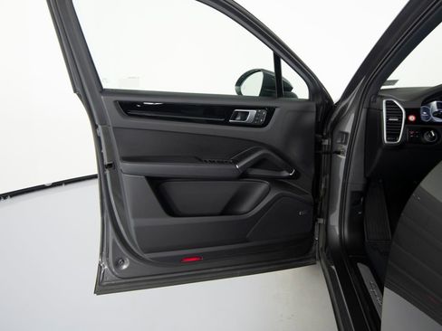 Certified 2023 Porsche Cayenne image 18