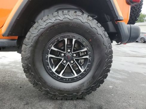 Used 2025 Jeep Wrangler Unlimited Rubicon AWD/4WD image 9