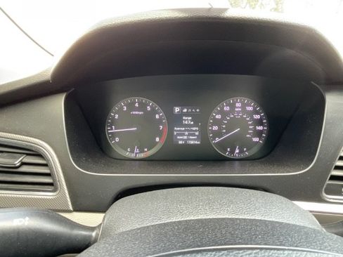 Used 2017 Hyundai Sonata SE FWD image 2
