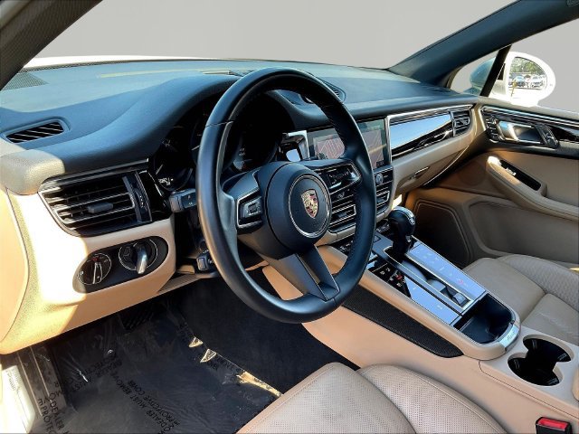 Used 2023 Porsche Macan AWD/4WD image 18