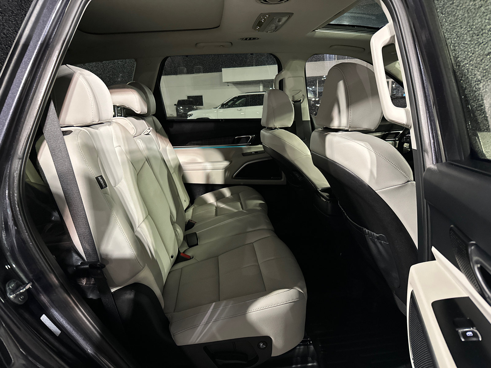Used 2025 Kia Telluride SX FWD image 17