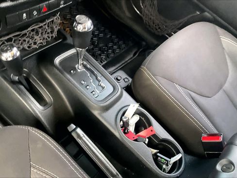 Used 2014 Jeep Wrangler Unlimited Sahara w/ Connectivity Group image 17