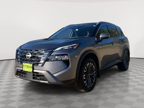 Used 2025 Nissan Rogue SL w/ Tech Package AWD/4WD image 4