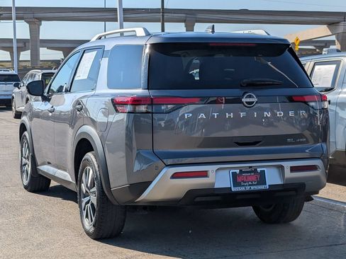 Used 2025 Nissan Pathfinder SL AWD/4WD image 4