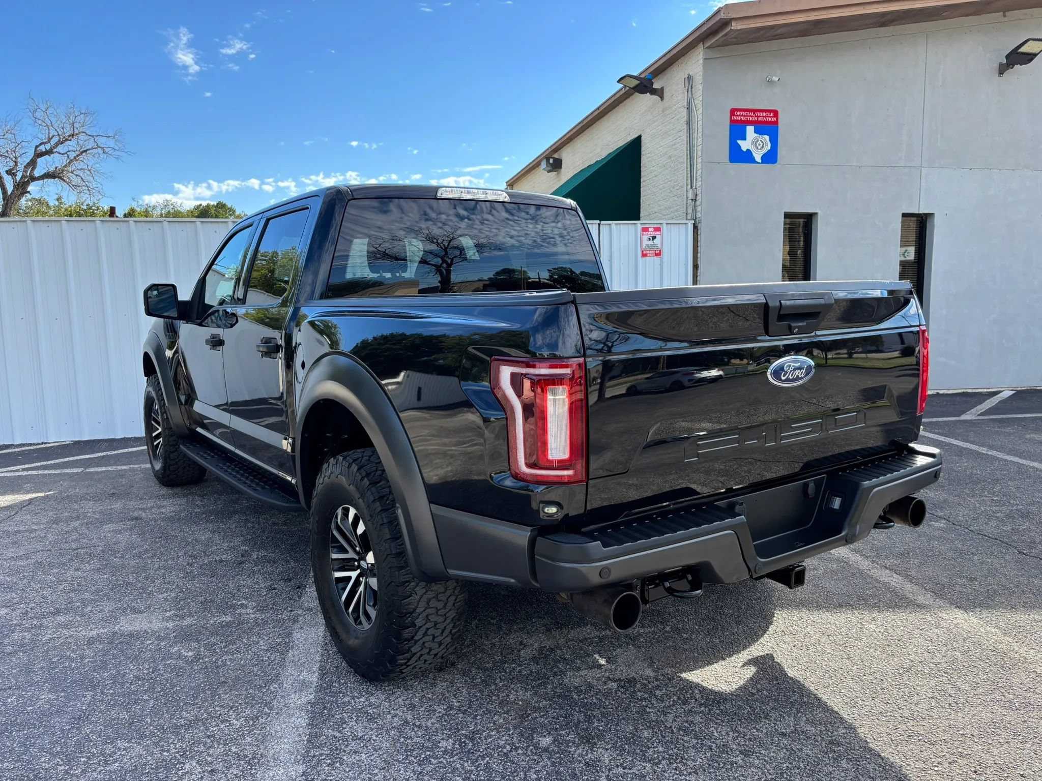 Used 2019 Ford F150 Raptor AWD/4WD image 3