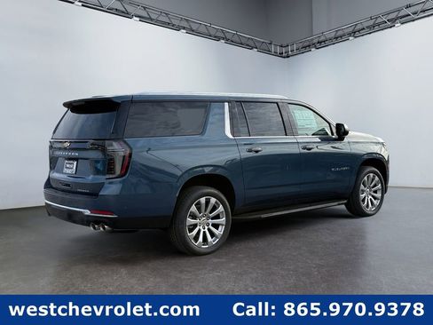 New 2026 Chevrolet Suburban Premier image 3