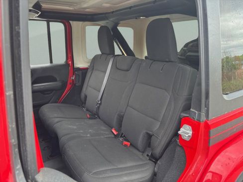 Used 2019 Jeep Wrangler Unlimited Sahara image 27
