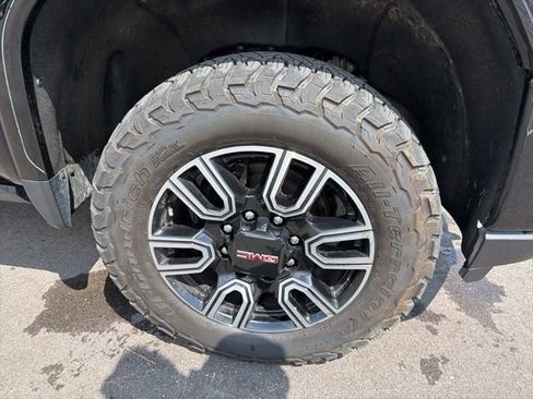Used 2022 GMC Sierra 2500 AT4 w/ AT4 Premium Plus Package AWD/4WD image 4