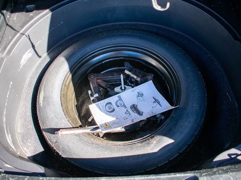 Used 2018 Jeep Cherokee Latitude Plus image 36