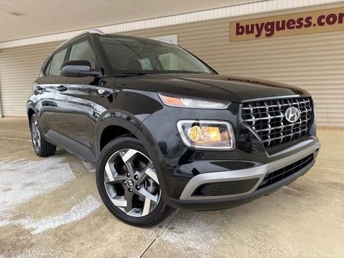 Used 2023 Hyundai Venue SEL image 2