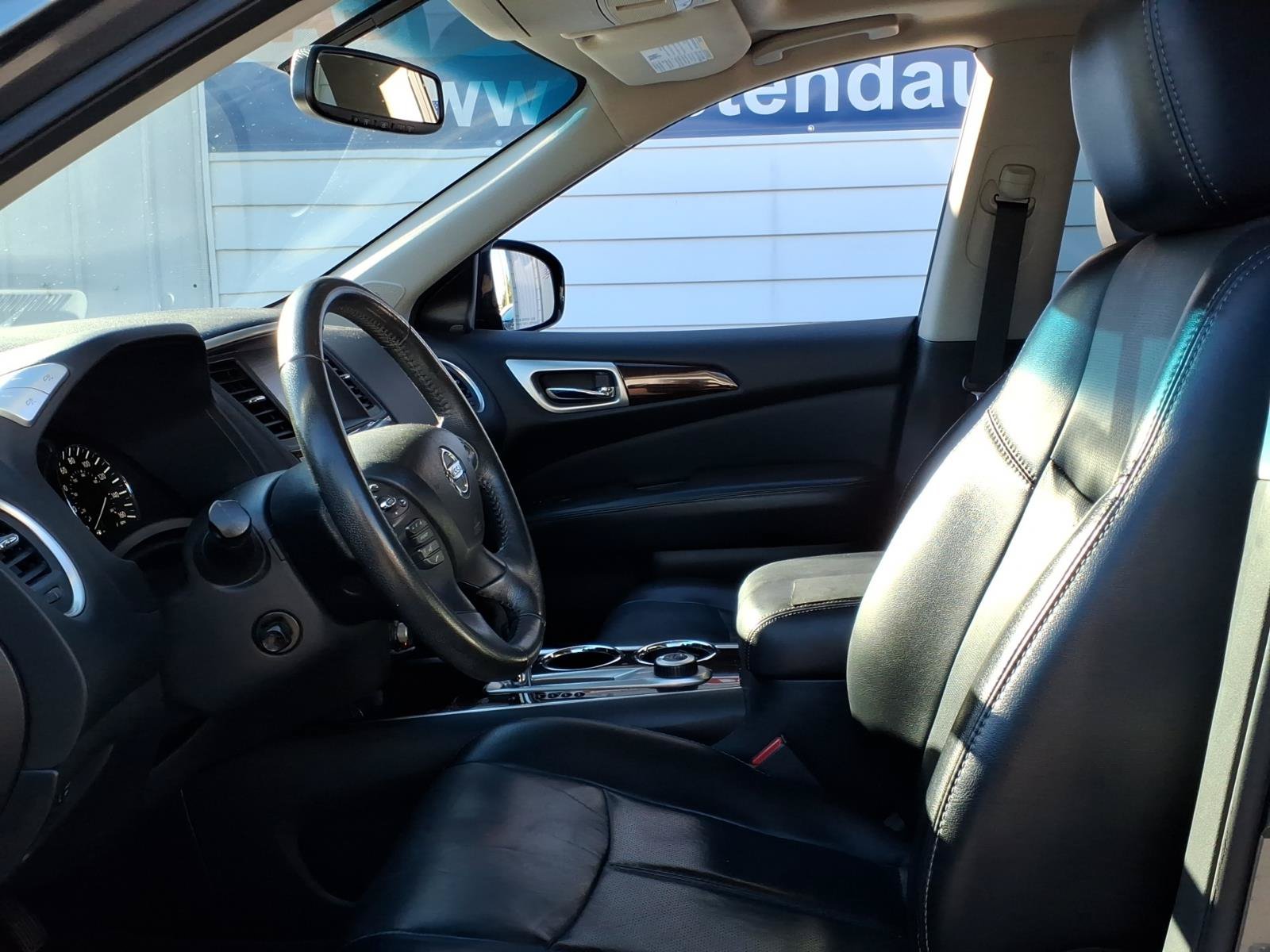 Used 2015 Nissan Pathfinder Platinum w/ Cargo Package FWD image 5